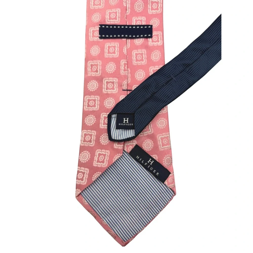 Tommy Hilfiger Necktie Mens Pink Geometric Medallion 100% Silk‎ USA 59